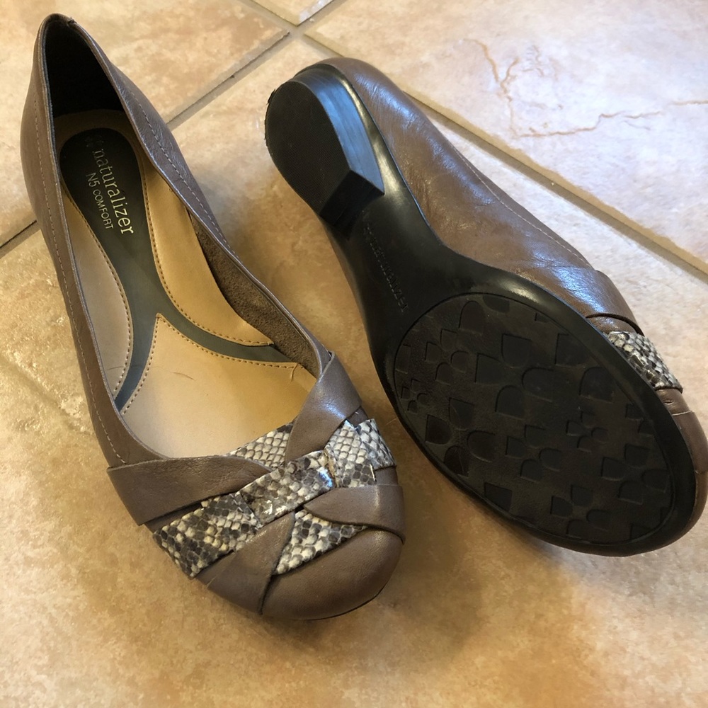 Light brown Naturalizer flat with snakeskin detail
